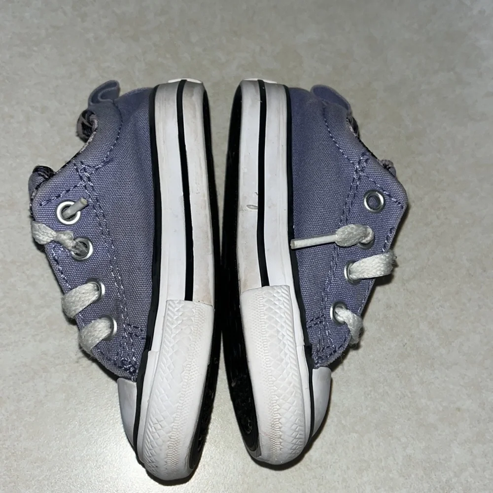 Converse tennis shoes